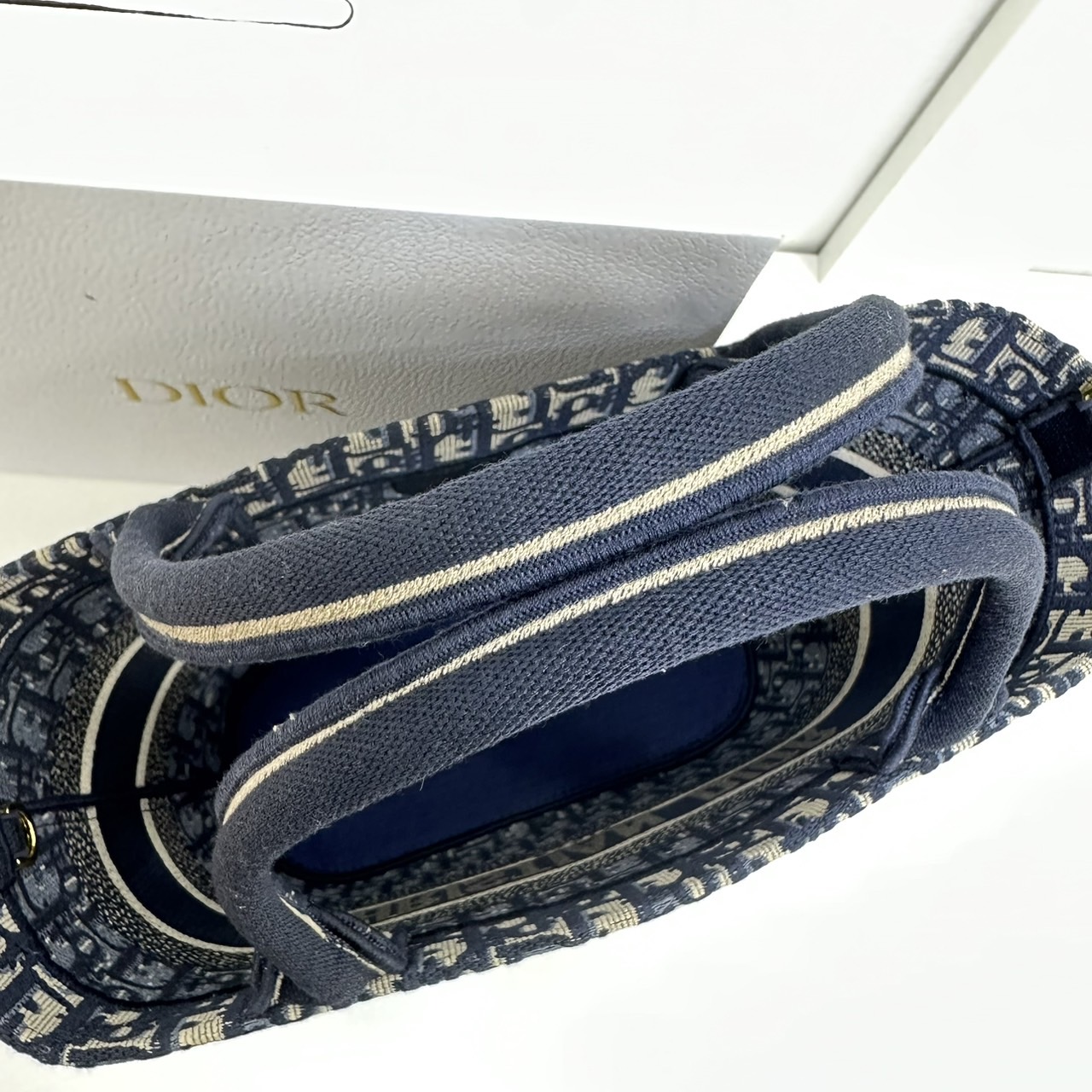 DIOR Hat Basket Bag / DIOR NEW LINE TOTE / DIOR KID TOTE กระเป๋าทรงโท้ทรุ่นใหม่ เอกษณ์ความหรูหรา โดดเด่นสวยงาม เกรดออริ 1:1 ใช้งานต่างประเทศได้