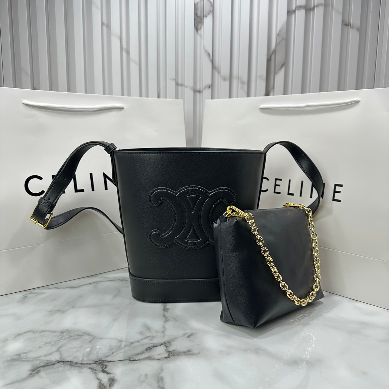 CELINE BUCKET CUIR TRIOMPHE bag in denim with full Triomphe กระเป๋าสะพายทรงบัคเก็ตเดนิม ปักลายแบรนด์สีขาวสวยโดดเด่น พิเศษพร้อมใบลูกสะดวกใช้งาน รุ่นฮิตข้ามปี งานสวยเรียบหรู ผู้ดีไปอีก