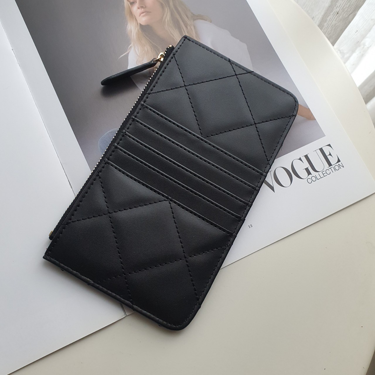 CHANEL LONG WALLET CARD PHONE HOLDER พร้อมส่งครบ 3 สี ❤️🖤🤍 พร้อมส่งที่ไทยค่าา กระเป๋าสตางค์รับทรัพย์ แนะนำรุ่นนี้เลยคะ งานพรีเมี่ยมกิ้ฟท์จากเค้าเตอร์ต่างประเทศ กระเป๋าสตางค์ทรงสวย สะดุดตา หนังสัมผัสลายด้าน จากแบรนด์ 𝗖 Ǖ