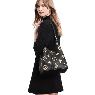 LV NeoNoe MM Monogram Flower กระเป๋าสะพายทรงบัคเก็ตเสน่ห์ชวนหลงใหล อีกหนึ่งรุ่นท็อปฮิต ที่ไม่มีไม่ได้จริงๆ