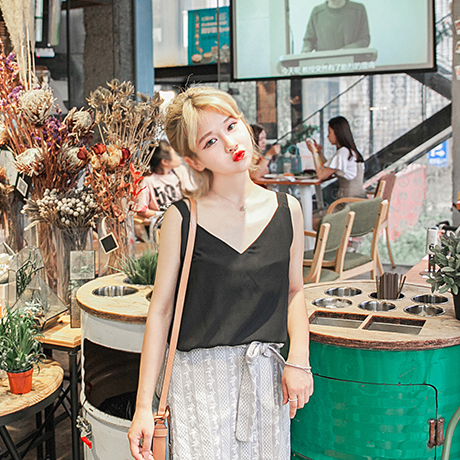พร้อมส่ง 🎡🚀 Natti tops เสื้อยืดสายเดี่ยวคอกว้าง ผ้าเนื้อนิ่ม ใส่สบาย (IN33988)