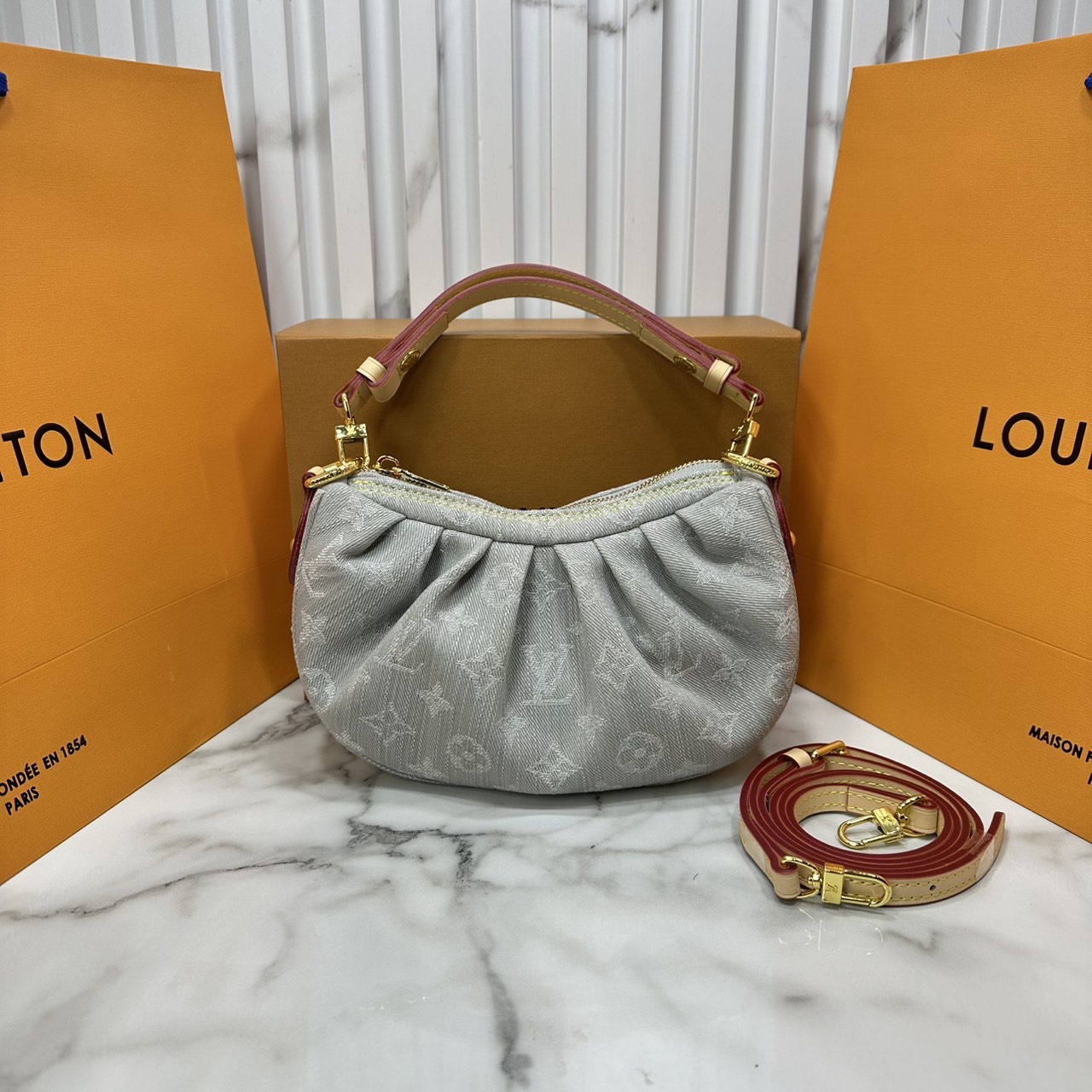 ORI หนังแท้ | LV Pochette Valley bag Grey Denim / LV Hobo Bag กระเป๋าสะพายทรงโฮโบ ปรับลุคใหม่ด้วย Monogram Denim นำเสนอดีไซน์คลาสสิกสไตล์ร่วมสมัย