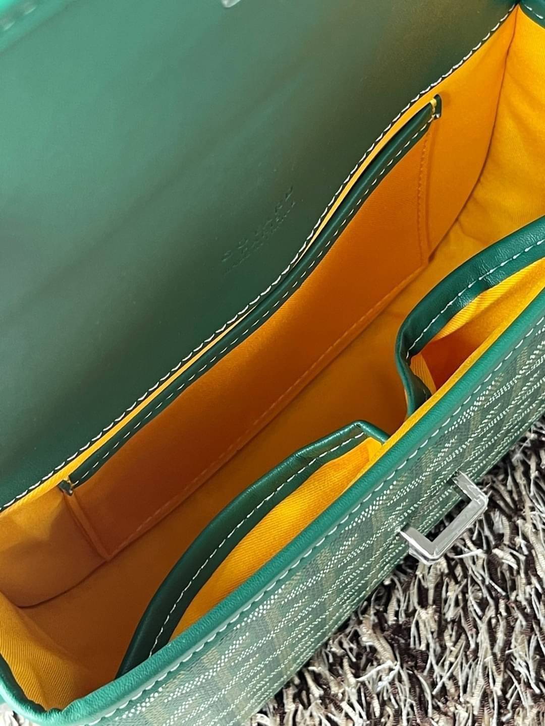 Goyard belvedere pm แบรนด์ดังจากฝรั่งเศส เรัยบหรูแต่ดูสง่า สะดุดตาด้วยลายเฉพาะตัว วัสดุที่นำมาตัดเย็บกระเป๋าเป็นวัสดุผ้าใบ