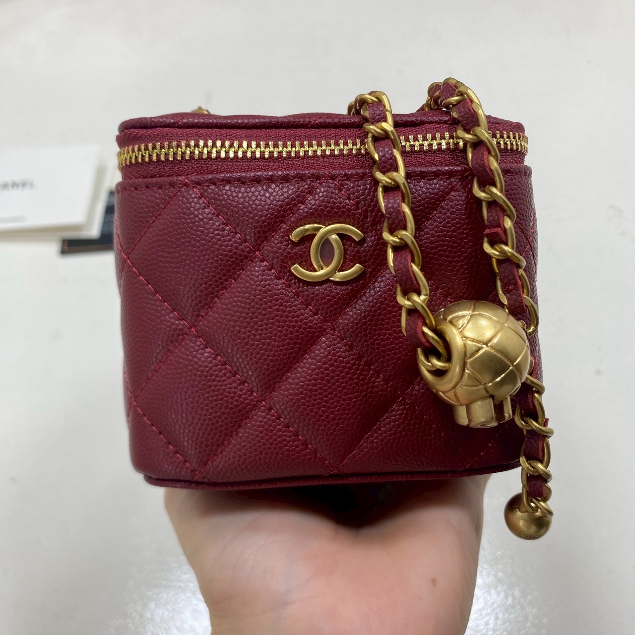 ORI หนังแท้ | Chanel Small Vanity with Chain กระเป๋าสะพายทรงวานิตี้ใบเล็กน่ารัก ดีไซน์เรียบหรู ใส่เครื่องสำอางค์หรือของใช้จุกจิกได้