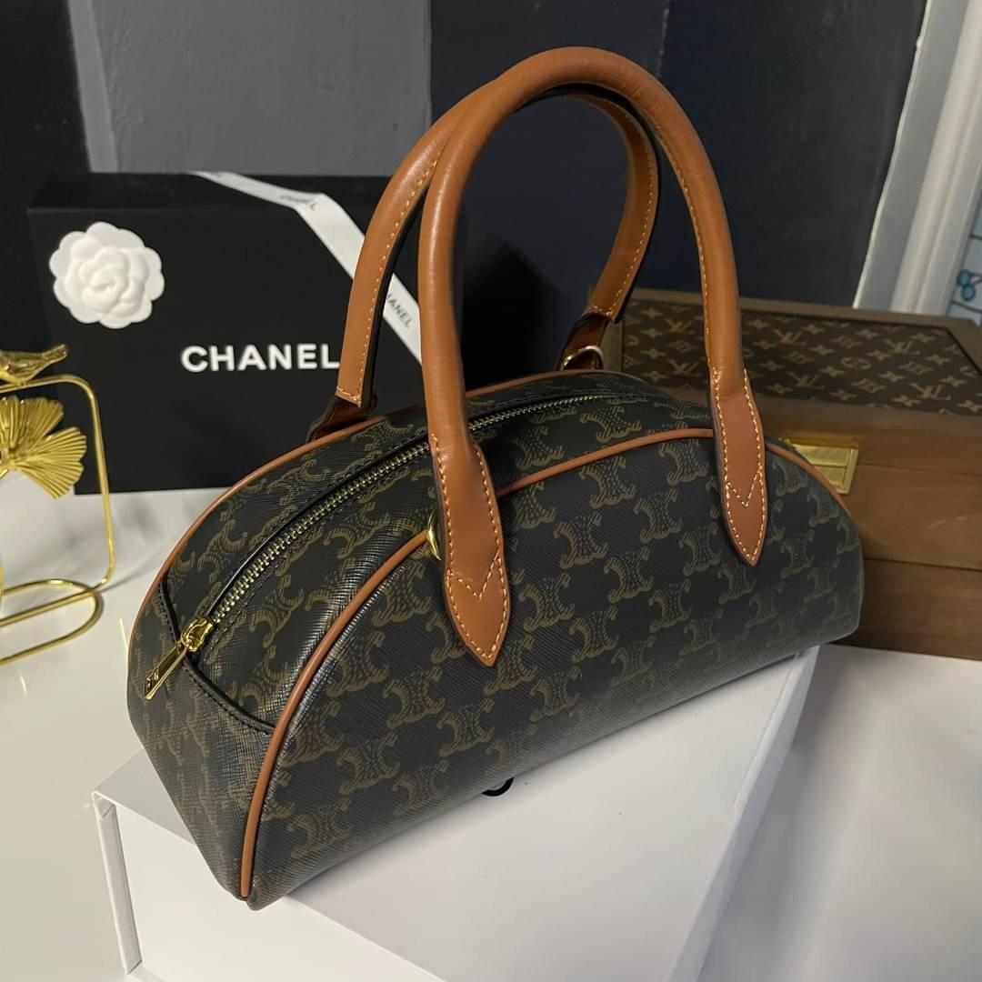 VIP 】CELINE VINTAGE BAG 2021 handlebag canvas งานหนังแท้ผสมแคนวาส โดดเด่นไม่เหมือนกับลวดลายแคนวาสที่เป็นเอกลักษณ์แบรนด์แบบไม่เหมือนใครให้ด้วยความเรียบหรู เหมาะสำหรับการใช้งานในชีวิตประจำวันเป็นอย่างมาก