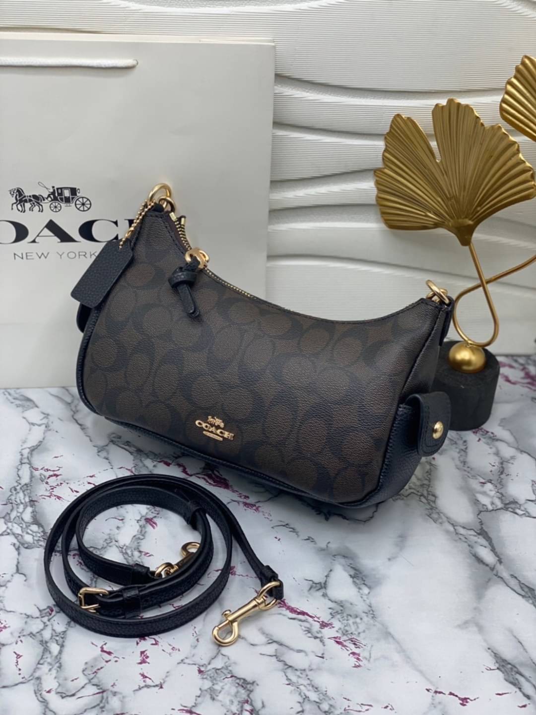 COACH Pennie Shoulder Bag In Signature Canvas พร้อมส่งที่ไทย