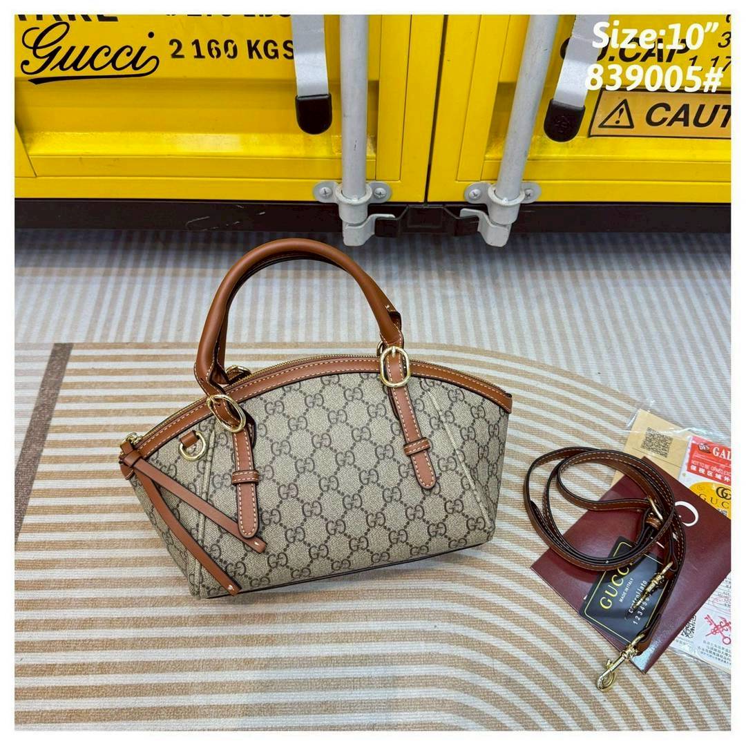 GUCCI GG Emblem small top handle bag กระเป๋าสะพายทรงโท้ทใบเล็ก ที่ขนาดกำลังสวย ใส่ของได้แบบจุกๆ
