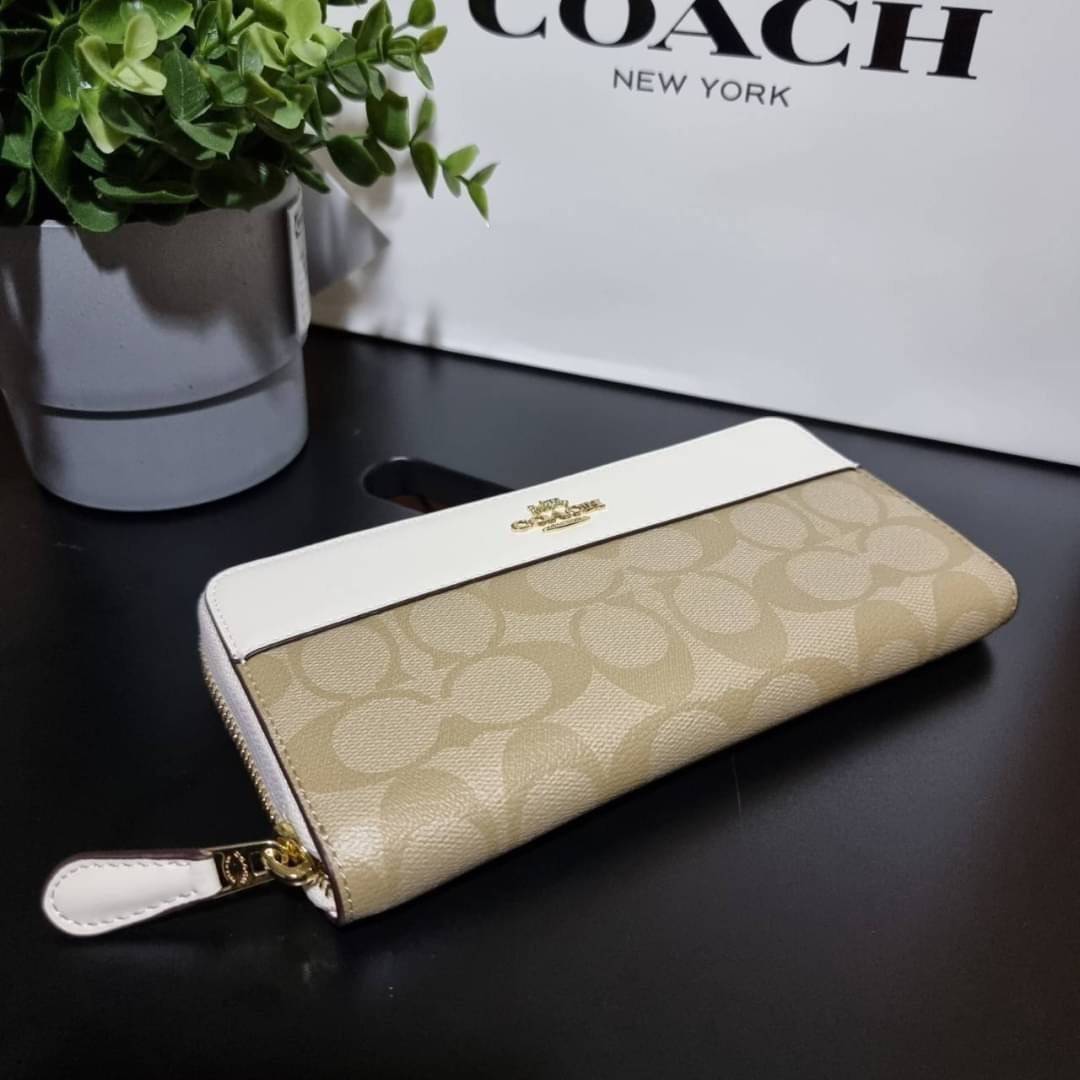 COACH F76873 ACCORDION ZIP WALLET IN SIGNATURE CANVAS Best seller กระเป๋าสตางค์รุ่นคลาสสิค ซิกเนเจอร์ของแบรนด์ ที่ขายดีตลอดกาล วัสดุหนังแคนวาสเคลือบสลับหนังแท้ เปิด-ปิดด้วยซิปรอบ รูดใช้งานง่าย ใส่บัตรได้ มีช่องซิปใส่เหรียญ ใส่มือถือได้ พกใบนี้ใบเดียวเอาอย