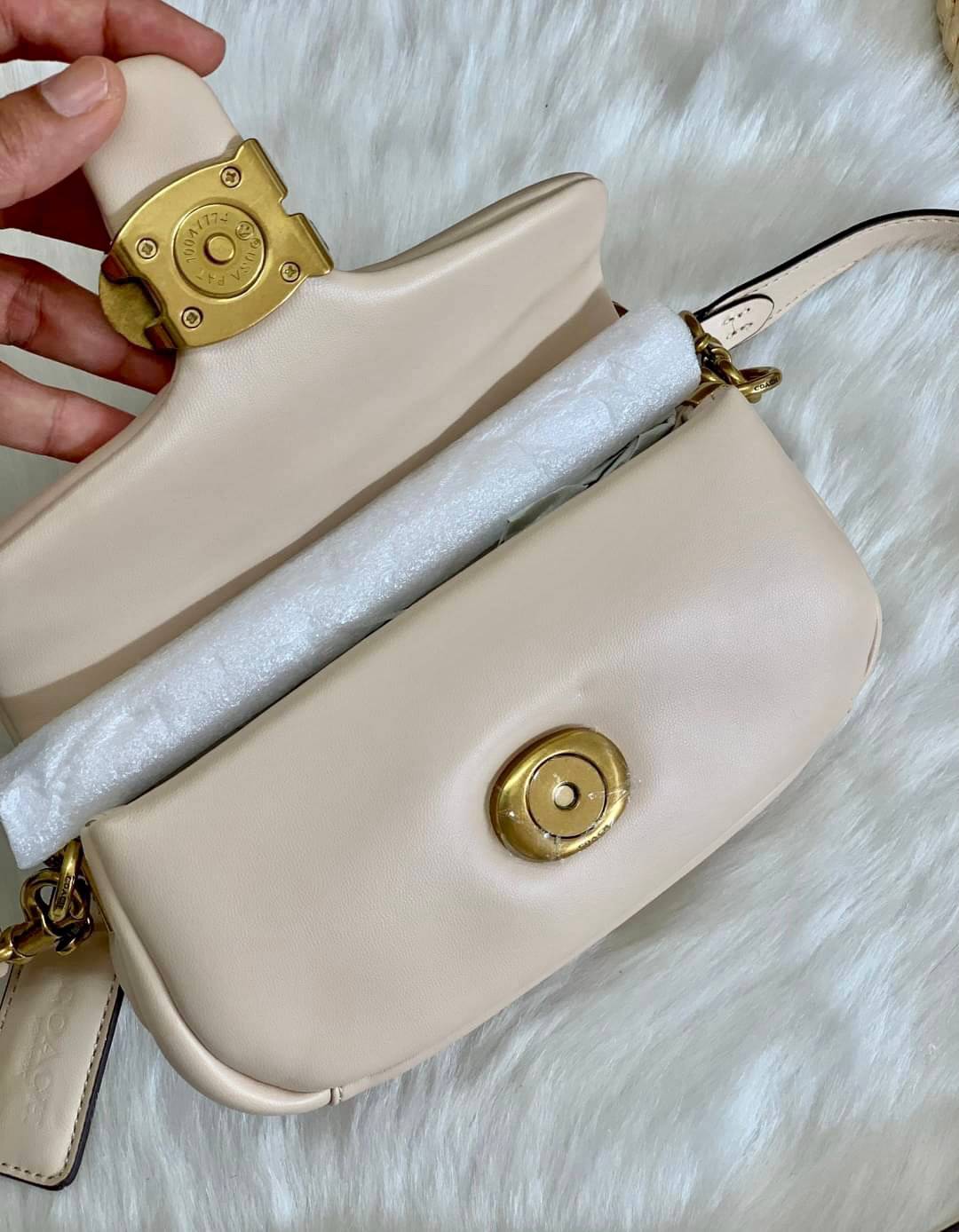 สีที่ขายดีที่สุด เหลือจากจองไม่กี่ใบนะคะ😁 COACH PILLOW TABBY SHOULDER BAG 18 ((C3880)) พร้อมส่งที่ไทย คุณภาพเกินราคา! กระเป๋าหิ้ว//สะพายแบบครอสบอดี้ร์ 🔺หนัง nappa หนานิ่ม นุ่มมากๆ รุ่นใหม่ล่าสุดค่ะ!