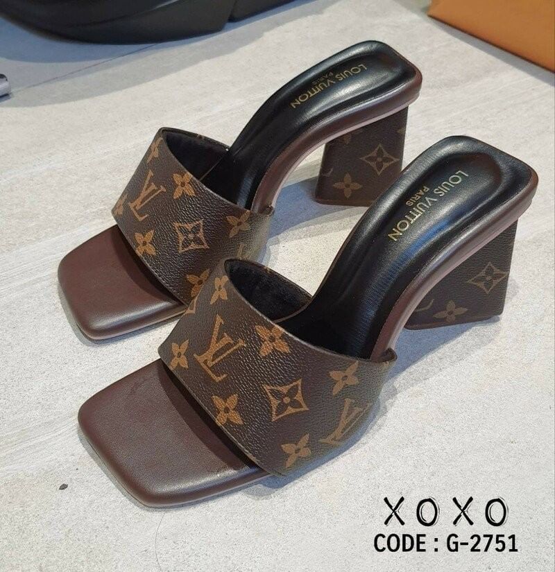 Louis Vuitton Thick Low Heel Shoes งานสวม LV สวย หรู ส้นสามเหลี่ยม เก๋ๆ สวมใส่ง่ายใช้งานไม่เมื่อย แมทส์ชุเง่าย น้ำหนักเบา