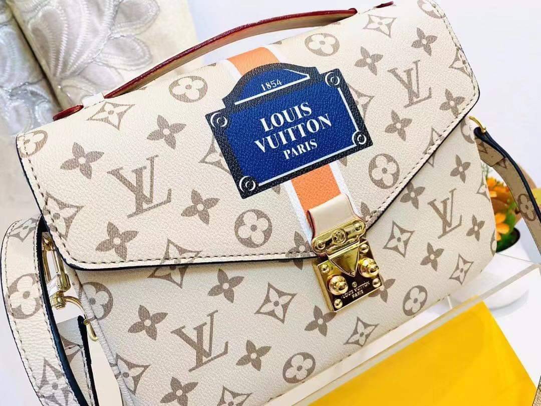 LV Pochette Metis Monogram / LV Metis Bag Multi beige รุ่นใหม่ล่าสุด ยกระดับให้ตัวเอง กับไอเท็มสุดเลิศ ที่สาวๆตามหา กระเป๋าถือ/สะพายทรงสวย คลาสสิค ดีไซน์เรียบง่าย แต่แฝงความหรู