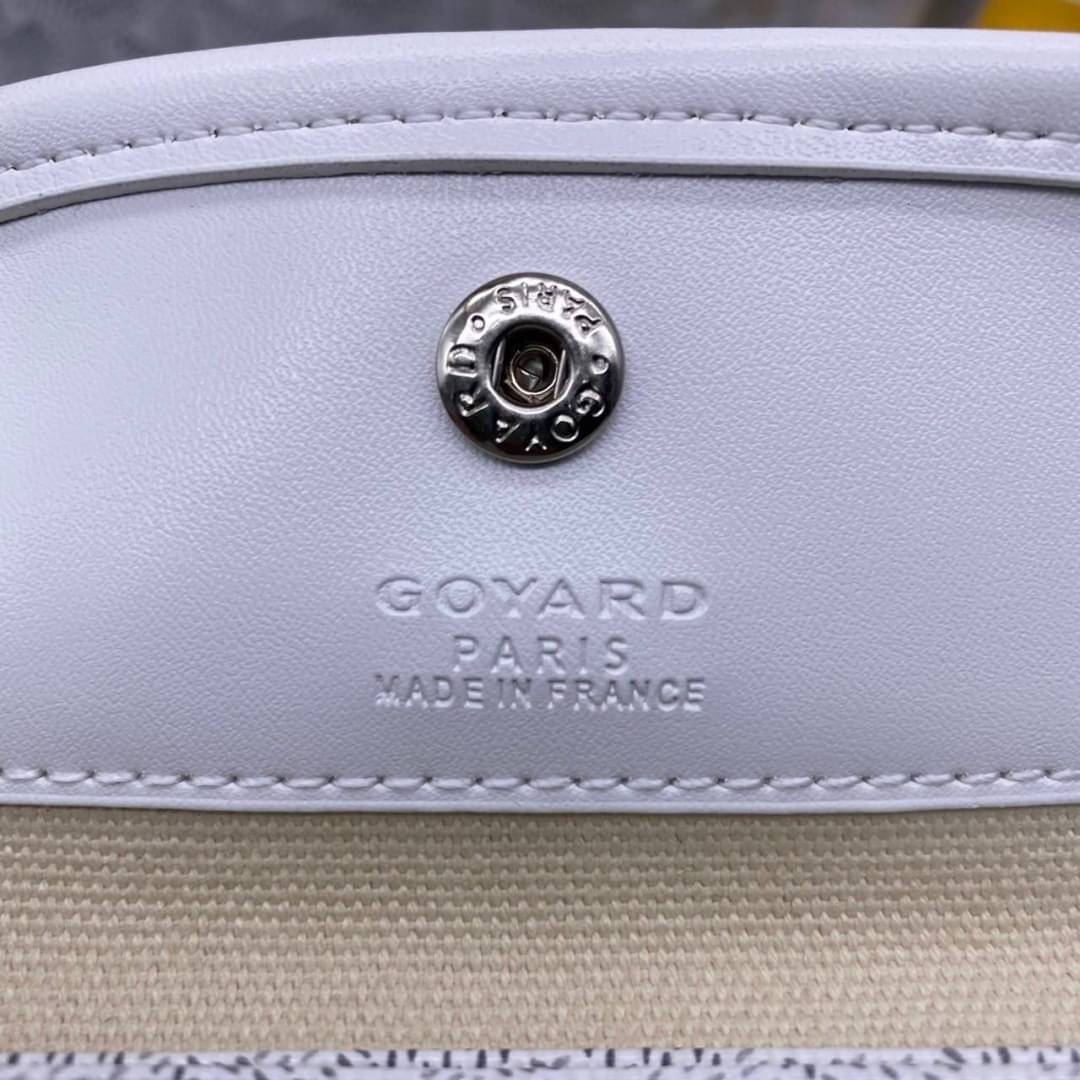 9 สี GOYARD ANJOU TOTE MINI / Goyard Mini Tote เกรดออริจินอลสลับแท้ ใช้งานต่างประเทศได้ ฮอตไอเท็ม กับกระเป๋าสะพายทรงโท้ท ไซส์มินิ กะทัดรัด มาครบสีขายดี เลิศทุกสี รูปทรงคลาสสิค ดีไซน์เป็นเอกลักษณ์ ใช้งานได้หลากหลาย