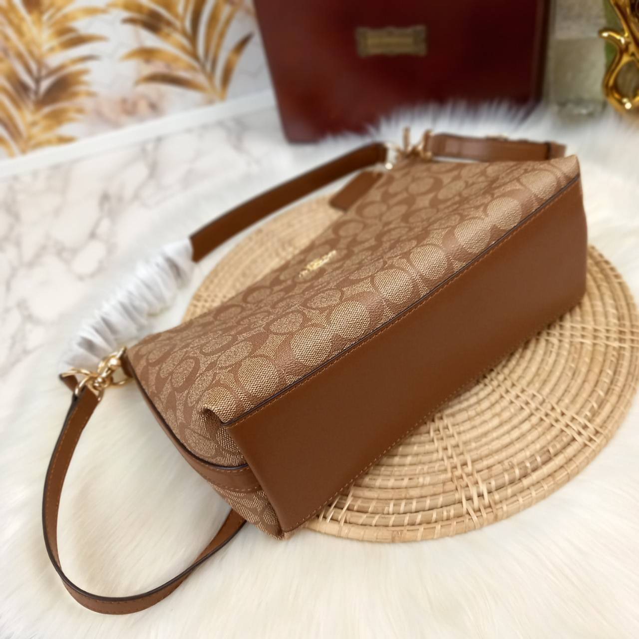 COACH LEWIS SHOULDER BAG IN SIGNATURE CANVAS (COACH F85696)🌺พอชใบใหญ่ ใส่ของได้จุใจ มีสายให้ 2 สาย อะไหล่สีทอง หรูหรา คลาสสิค สายยาวถอดได้ ปรับได้ ช่องด้านใน กว้างมากๆ ใช้ได้ทุกโอกาสจริงๆ แนะนำ ไม่ควรพลาดจ้า