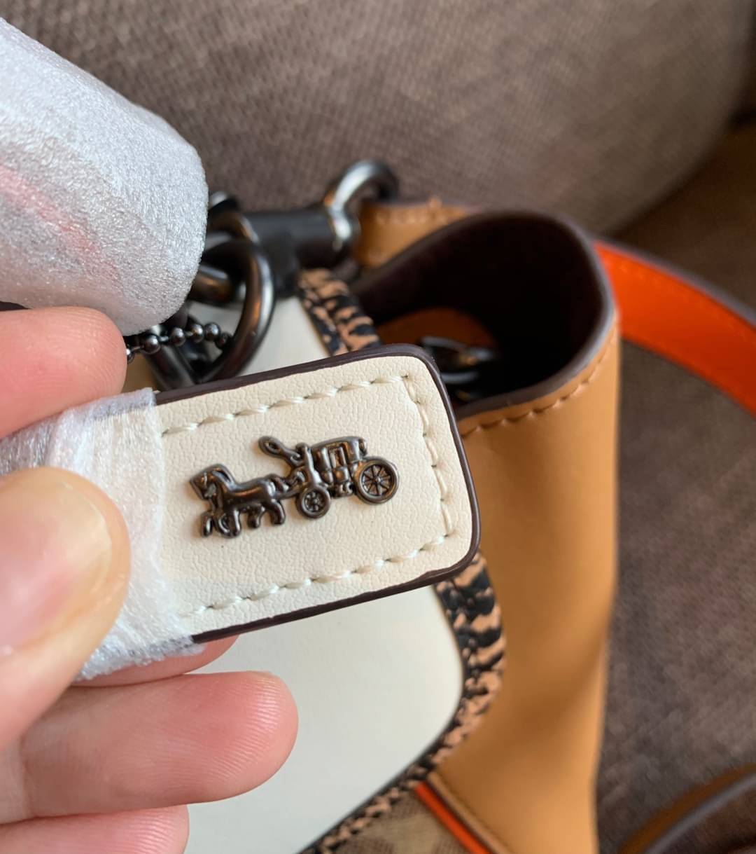 COACH COURIER CARRYALL 23 IN COLORBLOCK SIGNATURE CANVAS พร้อมส่ง 7 แบบ พร้อมส่ง ลุคดูไฮสุดๆค่ะ! กระเป๋าสะพายหนังหรูหราและคลาสสิค หนังแท้ชั้นดีที่สุด น้ำหนักเบา หนังสวยมากก สัมผัสแล้วหลงรักแน่นอนจ้าา😘