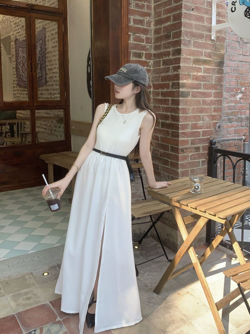 พร้อมส่ง 🍎👩🏻🍳 Good break dress เดรสสายเดี่ยวสีขาวผ่าข้างเปิดไหล่ (IN38502)