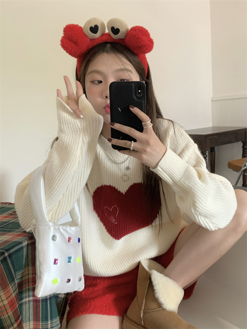 พร้อมส่ง ⛵️🩰 Heart print sweater เสื้อไหมพรมแขนยาวพิมพ์ลายหัวใจ (38310)