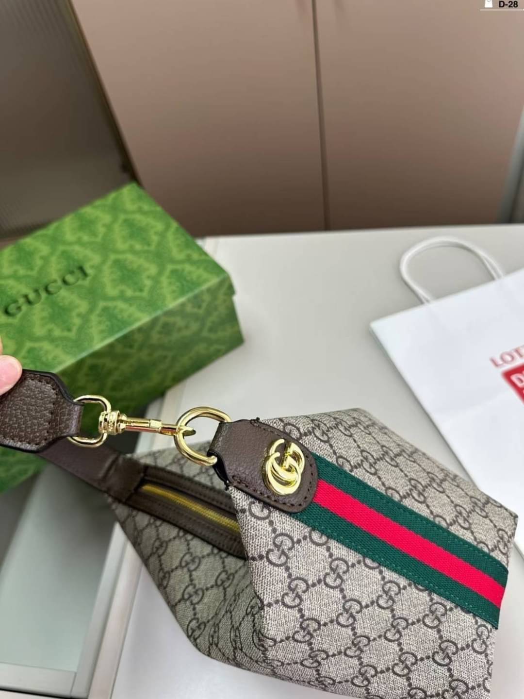 GUCCI Ophidia super mini shoulder bag กระเป๋าถือ/สะพายไหล่ยอดนิยม คอลเลคชั่นสวยสะบัด เปิด-ปิดด้วยซิป ใช้งานสะดวก ภายในกว้าง ตอบโจทย์และเข้าได้กับทุกสไตล์แบบนี้ ควรมีติดบ้านไว้สักใบแล้วน้า