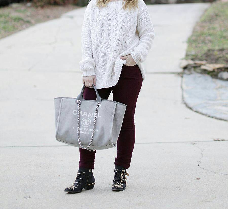 How Cute! 🎄🎄 รุ่นใหม่ล่าสุด!! ที่สาวๆรอคอย Chanel tote canvas bag จากงานพรีเมี่ยม VIP GIFT รุ่นดังเลยค้า Size ใหญ่อลัง บอกเลยว่า **งานดีที่สุด ตัวกระเป๋า กระเป๋าผ้าเป็นผ้า canvas เนื้อดีสมราคา สัมผัส นุ่มลื่นมือมากกกก อะไหล่เงินปั้มแบรนด์แ