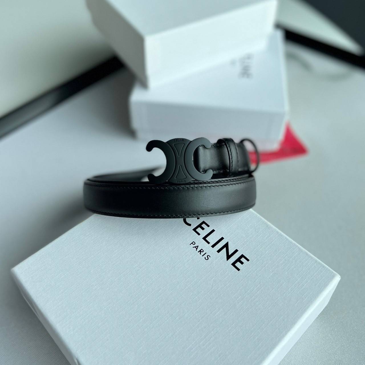 หนังแท้ CELINE BELT LOGO 18MM / Celine Triomphe Belt in Natural Calfskin เกรดใช้งานสลับของจริง ออริจินอลหนังแท้ หัวเข็มขัดโลโก้แบรนด์แบบ 3D Vintage สีทอง/สีดำ ปั้มโลโก้คมชัดคล้ายของจริง สายปรับระดับได้ในดีไซน์เรียบหรูเข้ากับทุกลุ๊คใช้ได้ทั้งชายหญิง