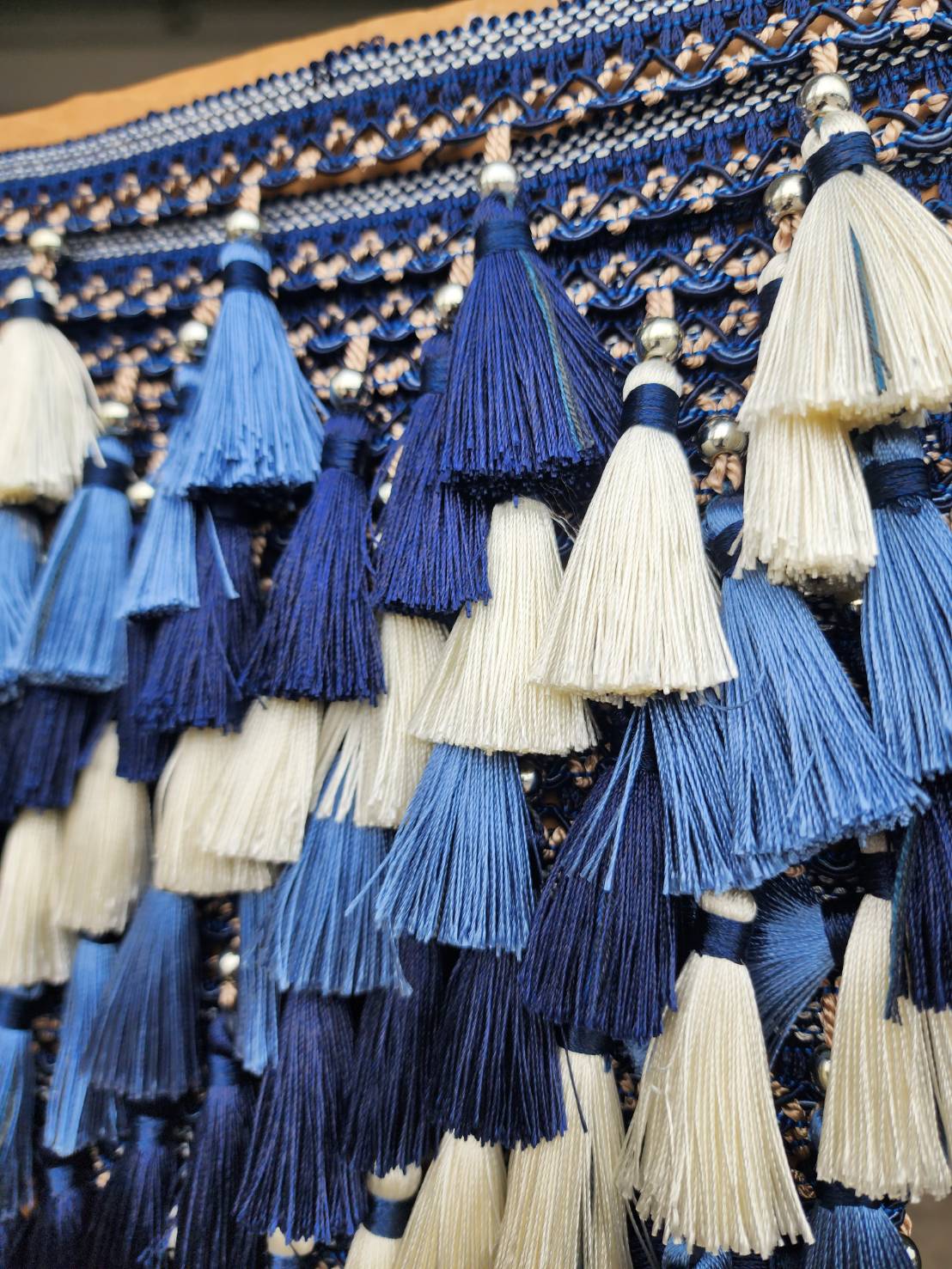 ชายครุย สีกรมน้ำเงิน(ขายยกพับ10หลา) (มีลูกปัดอย่างดี)รุ่นฺFขนาด4นิ้ว