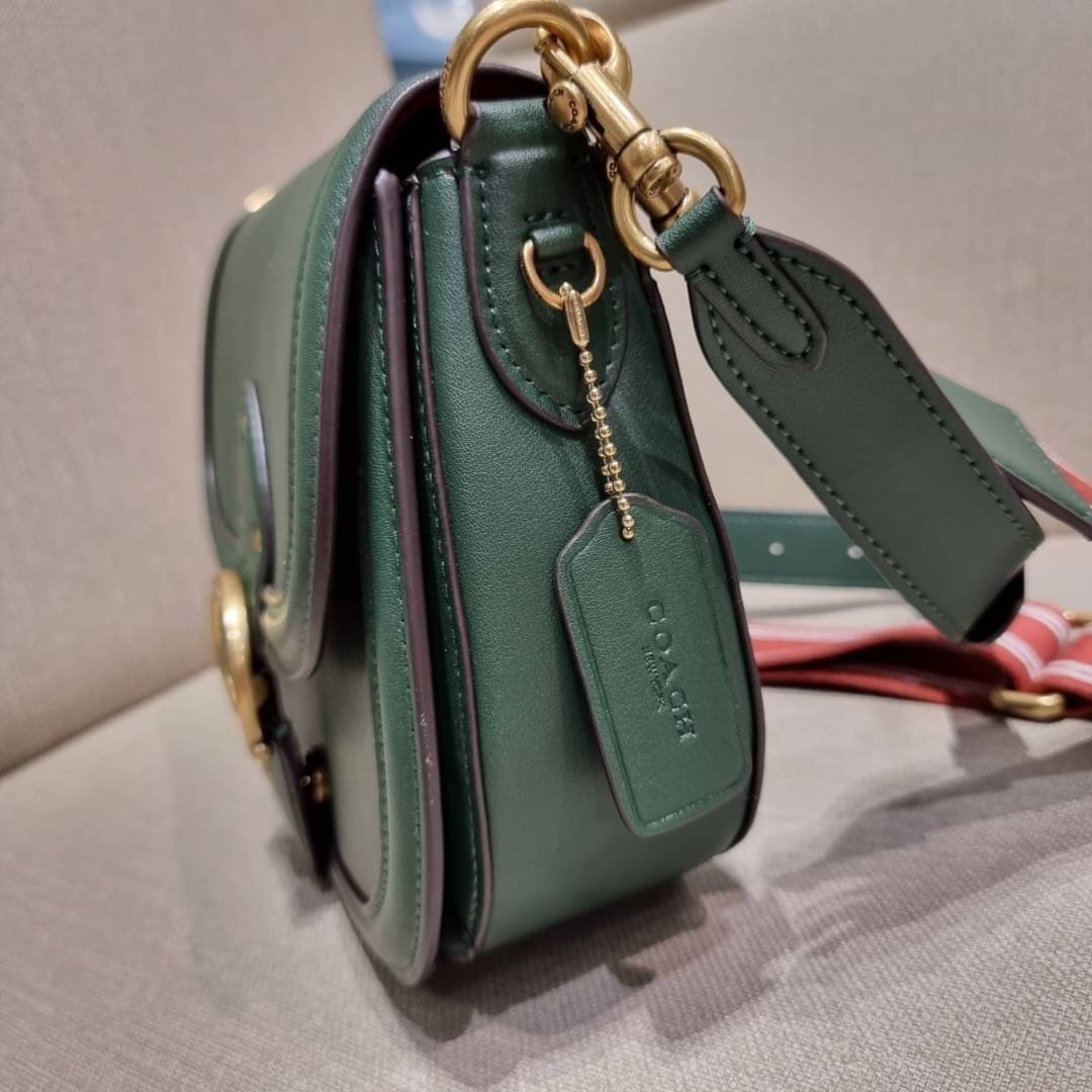 COACH C0749 BEAT SADDLE BAG The best item! ที่สาวๆรอคอย! ฮอตไฟลุก! สีหายาก ละมุนคุณหนู คอลเลคชั่นใหม่ ดีไซน์หรูหรา พิเศษมากๆมาพร้อมสายสะพาย 2 เส้น ใช้คู่กันหรือแยกสะพายก็สวยครบสูตร กระเป๋าสะพายทรง saddle คลาสสิค วัสดุหนัง glove-tanned ทนทาน เปิด-ปิดด้วยกร