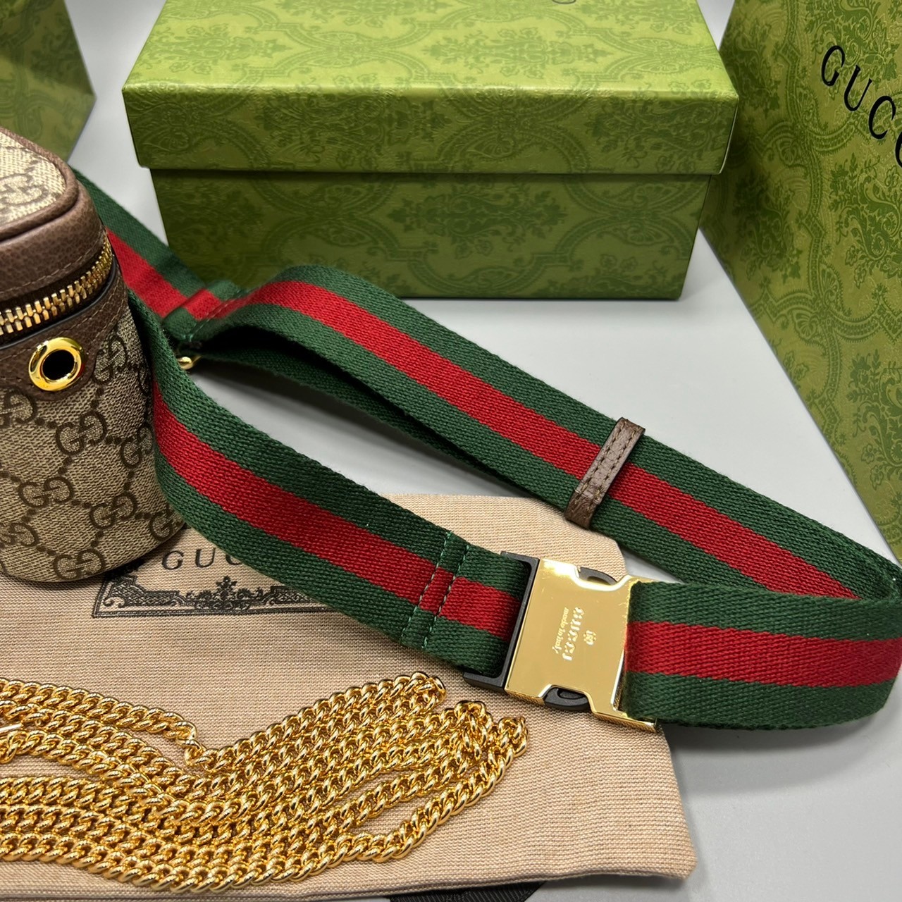 GUCCI Ophidia belt bag with Web เกรดออริจินอล กระเป๋าคาดเอว และสะพายข้างด้วยสายโซ่ได้ งานหนังแท้และแคนวาสอย่างดี รุ่นใหม่ล่าสุด ใช้ได้ทั้งชายหญิง เป็นรุ่นที่มาเท่าไรก็ไม่เคยพอขาย ฮอตมากๆค่ะ ภาพถ่ายจากงานขายจริง ใช้งานต่างประเทศได้