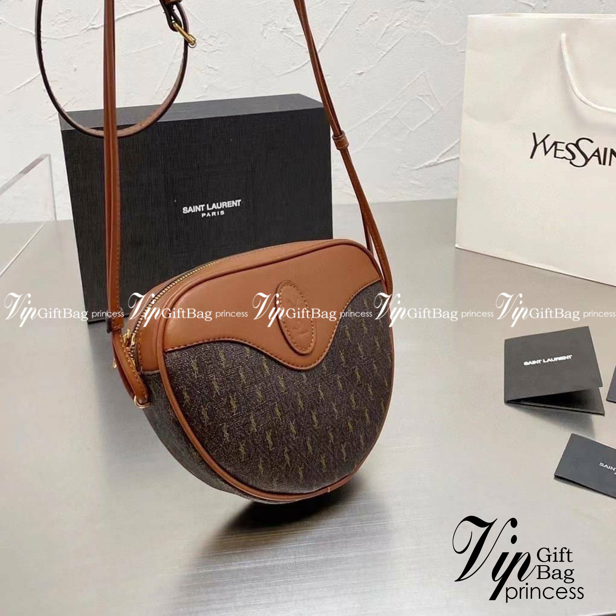 2021 SAINT LAURENT LE MONOGRAMME CŒUR bag / YSL Le Monogramme Crossbody Bag - Brown กระเป๋าสะพายสไตล์วินเทจ โทนสีผู้ดี ภายในโล่งจะสะพายไหล่ Crossbody ก็ดูดี สินค้ามาพร้อมถุงผ้าและกล่องแบรนด์ พร้อมส่งที่ไทยราคาสุดคุ้ม สาวก YSL ห้ามพลาด!