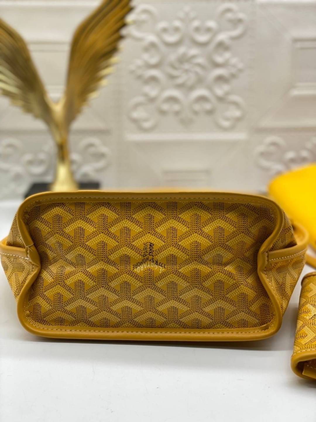 9 สี GOYARD ANJOU TOTE MINI / Goyard Mini Tote เกรดออริจินอลสลับแท้ ใช้งานต่างประเทศได้ ฮอตไอเท็ม กับกระเป๋าสะพายทรงโท้ท ไซส์มินิ กะทัดรัด มาครบสีขายดี เลิศทุกสี รูปทรงคลาสสิค ดีไซน์เป็นเอกลักษณ์ ใช้งานได้หลากหลาย