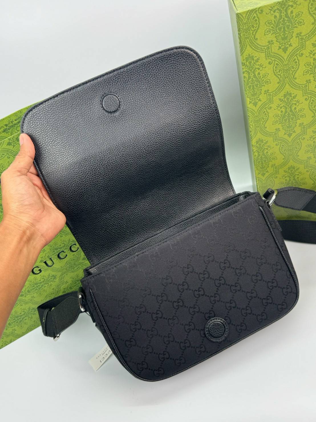 ORI หนังแท้ | GUCCI GG Guccissima Canvas Messenger Bag กระเป๋าสะพายทรงแมสเซ็นเจอร์ใบใหญ่ จะของได้เยอะ ดีไซน์วินเทจ