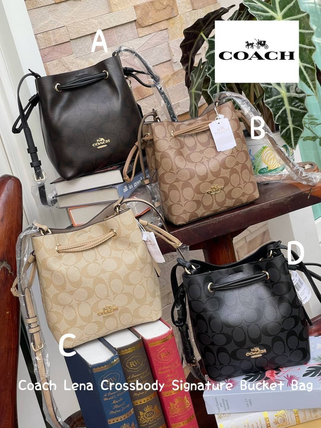 Coach Lena Crossbody Signature Bucket Bag กระเป๋าสะพายไหล่สุดคลาสสิกรุ่นนี้ เป็นรูปทรงถัง ที่สามารถจุของได้กำลังดี สำหรับสาวๆสายแฟชั่นที่ชอบรายละเอียดชิคๆ ดีไซน์เก๋ ด้วยรูปทรงของกระเป๋าที่ออกแบบมาให้ฐานเป็นรูปสี่เหลี่ยมทำให้กระเป๋ายังคงรูปทรงได้ง่าย มีสาย