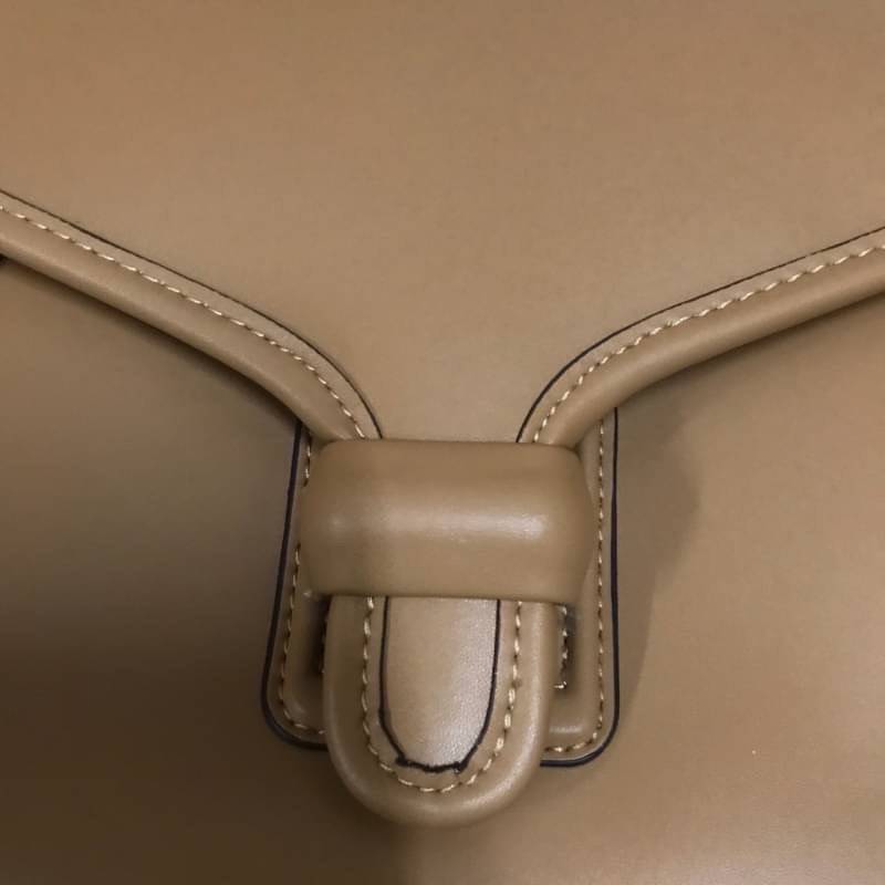 COACH COURIER CARRYALL 23 IN COLORBLOCK SIGNATURE CANVAS พร้อมส่ง 7 แบบ พร้อมส่ง ลุคดูไฮสุดๆค่ะ! กระเป๋าสะพายหนังหรูหราและคลาสสิค หนังแท้ชั้นดีที่สุด น้ำหนักเบา หนังสวยมากก สัมผัสแล้วหลงรักแน่นอนจ้าา😘