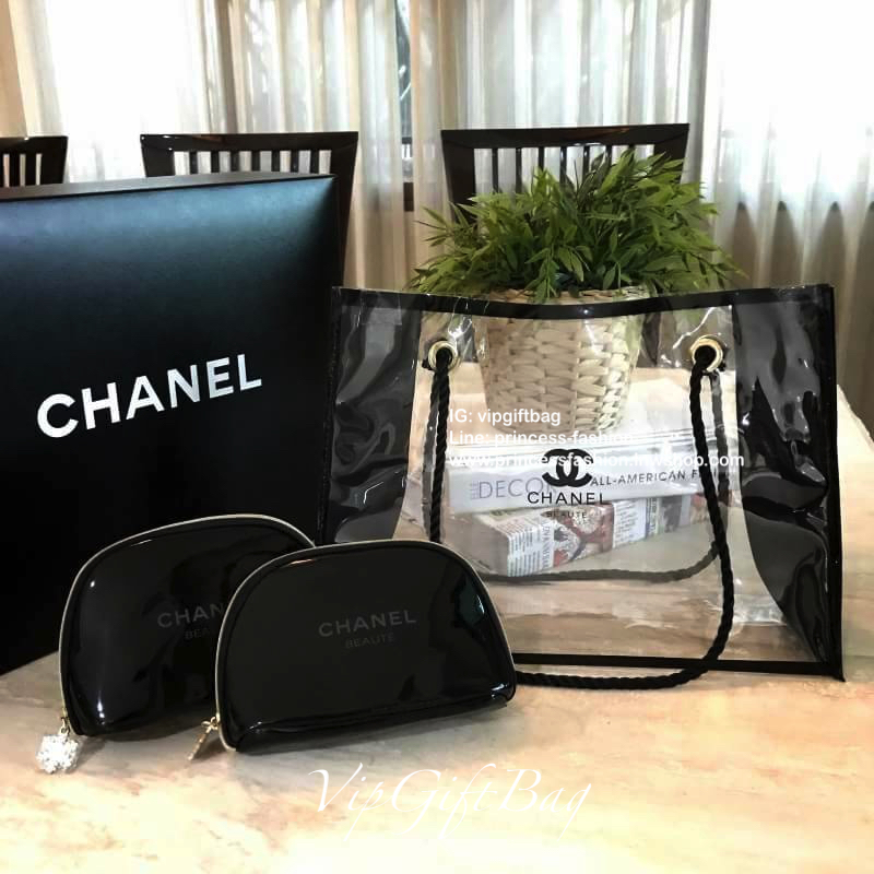 Chanel Snowflake Cosmetic Pouch Duo Set 2ใบ เเถม 1 Chanel Beaute Clear Transparent Cosmetic Bag กระเป๋าอเนกประสงค์ VIP Gift With Purchase (GWP) พรีเมี่ยมกิ๊ฟของเเท้ Limited จากผลิตภัณฑ์ Chanel Lelift Cosmetic Counter วัสดุ PVC เนื้อหนา กันน้ำ สามารถใส่เคร
