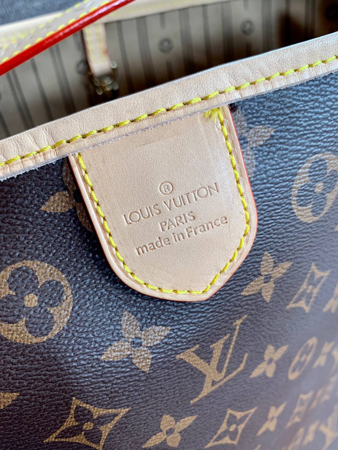 Large: ชอบๆใบใหญ่ ใส่ได้เยอะจริงๆค่าา!! LOUIS VUITTON MONOGRAM DELIGHTFUL ((PREMIUM GIFT LV)) พร้อมส่งค่ะสาวๆ กระเป๋าทรงสูง ใบใหญ่ หนังแกะสังเคราห์ นิ่มสวย ขอบหนังขัดสีธรรมชาติ หูหิ้วปั้มโลโก้LV สวย ปากกระเป๋ามีตัวคล้องให้นะคะ; ภายในกว้างมากๆสำหรับรุ่นนี้