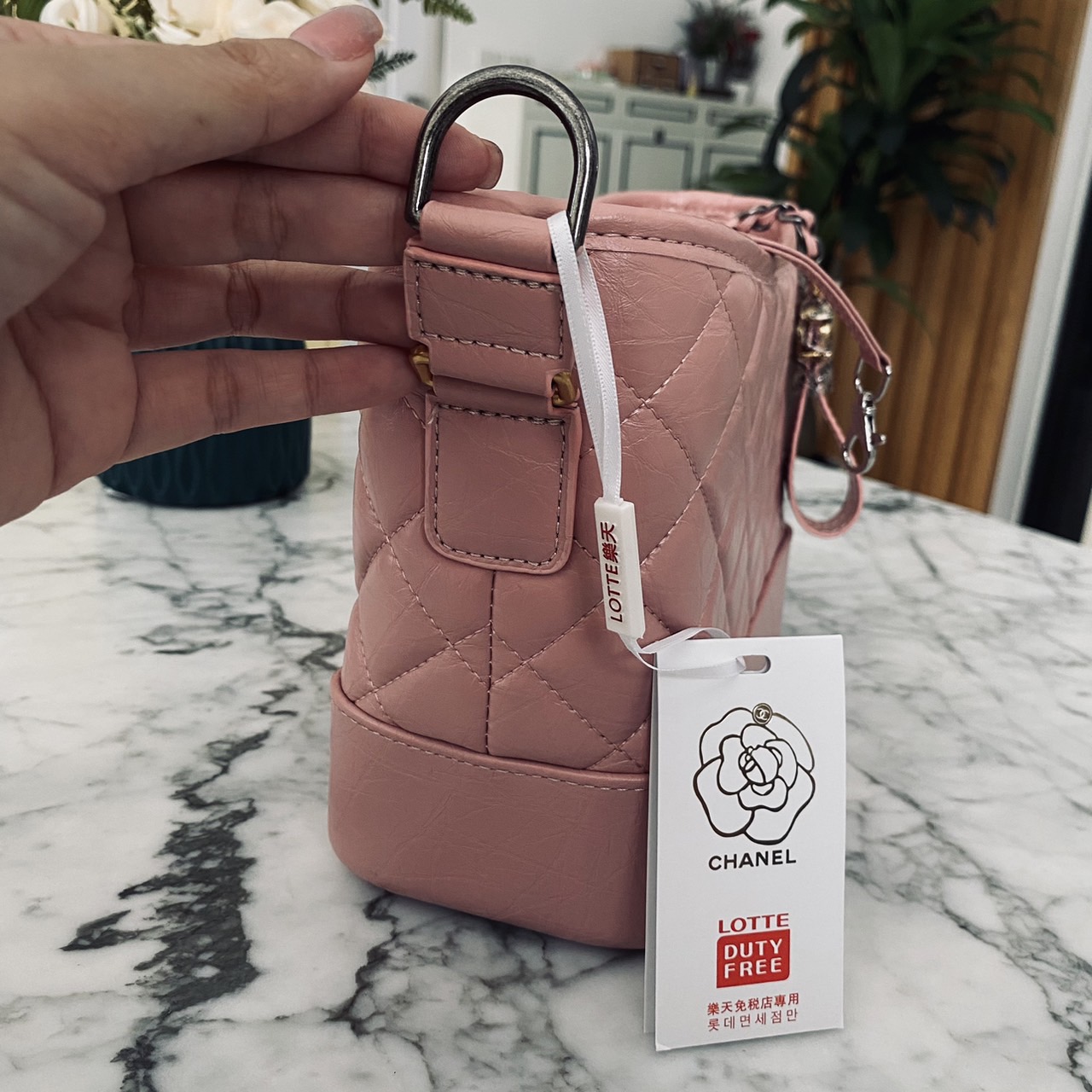 CHANEL Gabrielle Bag กระเป๋าสะพายซิกเนเจอร์สวยคลาสสิค สีชมพูพาสเทล ดีไซน์ไม่เหมือนใคร เป็นเอกลักษณ์ ใช้งานได้หลากหลาย สะพายได้ไม่ซ้ำ