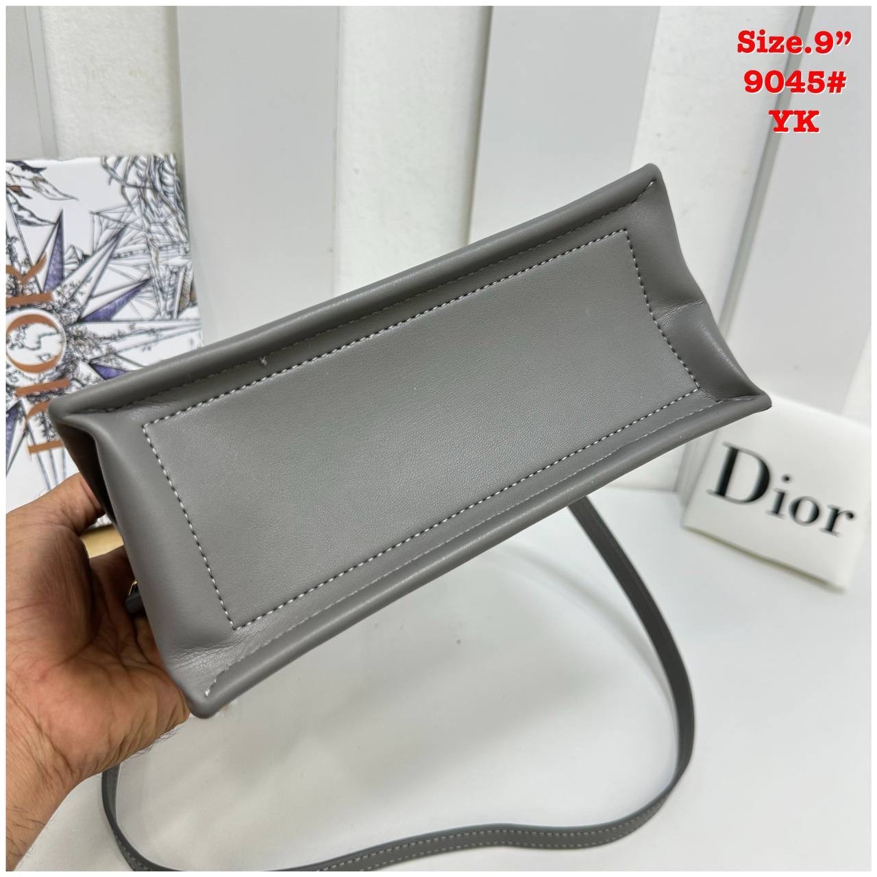 DIOR Small Dior Book Tote Powder Beige Macrocannage Leather 9" กระเป๋าทรงโท้ท แก่นแท้ของความงามรูปลักษณ์ทันสมัย สง่างามเหนือกาลเวลา เกรดไฮเอน 1:1