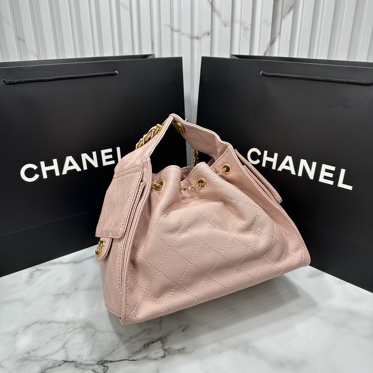 ORI หนังแท้ | 25cm CHANEL 25 Small Handbag Spring-Summer 2025 กระเป๋าสะพายรุ่นใหม่สุดฮอตแห่งปี หนังแท้ลายเกรน ที่สุดแห่งความไอคอนิก มาพร้อมใบเล็ก อะไหล่สีทองสวยหรู
