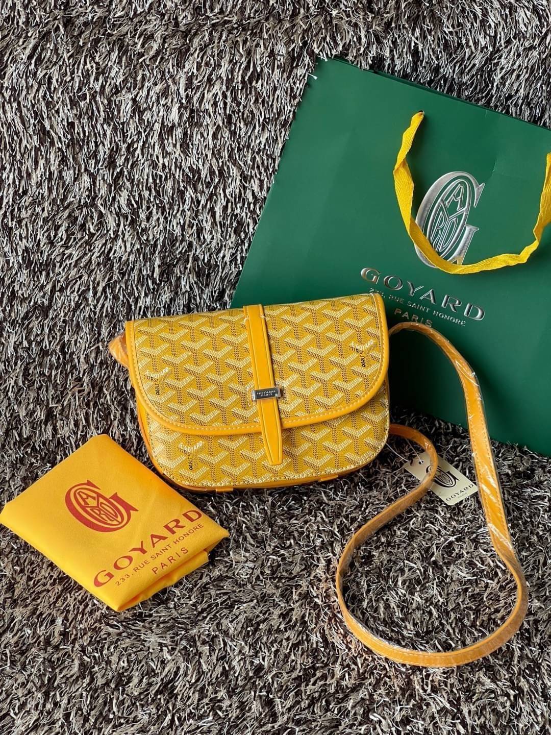 Goyard belvedere pm แบรนด์ดังจากฝรั่งเศส เรัยบหรูแต่ดูสง่า สะดุดตาด้วยลายเฉพาะตัว วัสดุที่นำมาตัดเย็บกระเป๋าเป็นวัสดุผ้าใบ