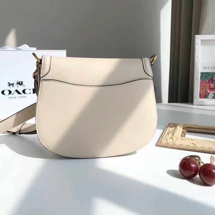 Coach Printed Coated Canvas And Glovetaanned เข้าเพิ่ม 4 แบบ มี 2สาย สายหนังและสายสปอร์ต สุดคุ้มเลยค่าา พร้อมส่งที่ไทยอีกครั้ง ฮอตฮิตไม่เลิกค่ะ ถามหากันเยอะมาก! กระเป๋าสะพายครอสบอดี้ร์ วัสดุหนังแท้ชั้นดีที่สุด! หนังสวย บวกกับอะไหล่แบรนด์ที่ดูเด่นคลาสสิคตร