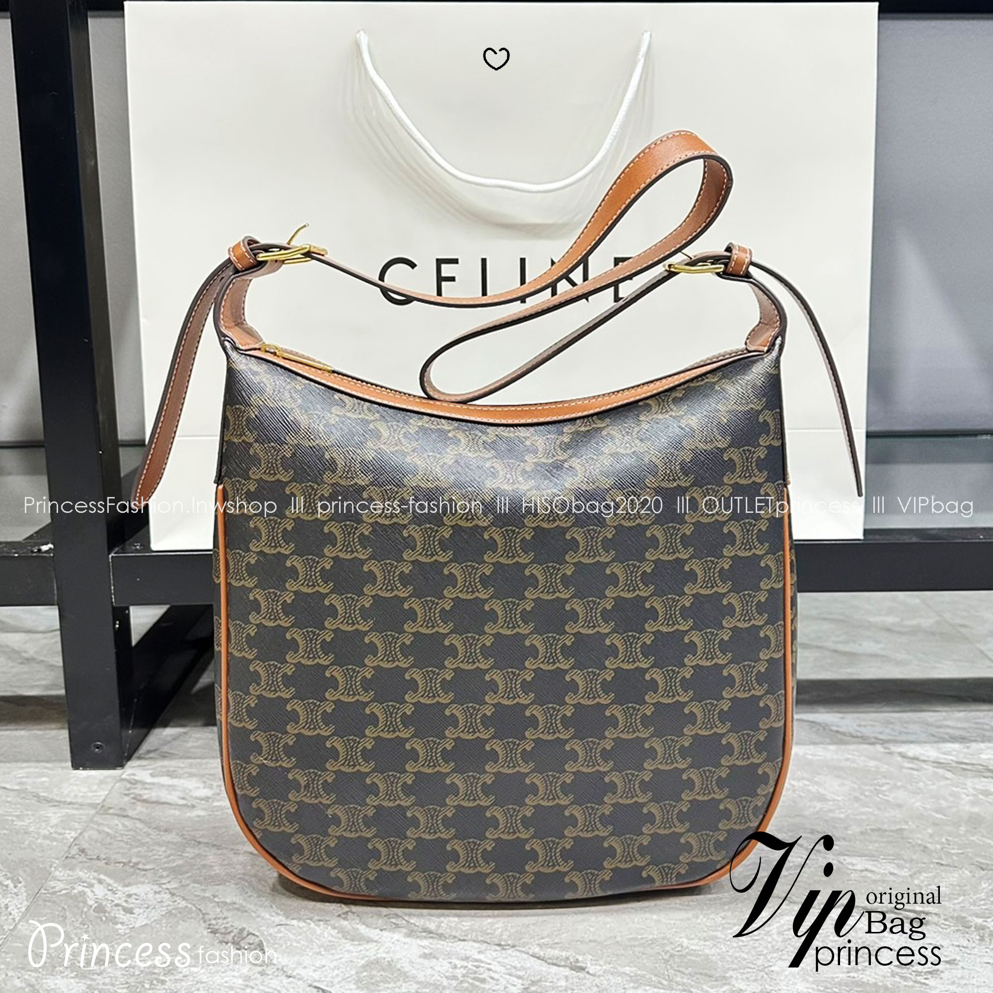CELINE MEDIUM HELOÏSE BAG CUIR TRIOMPHE in supple / Celine Hobo Bag กระเป๋าสะพายทรงโฮโบ รุ่นฮอตตลอดไม่มีเอ้าท์ ใบใหญ่จะสัมภาระได้เยอะ สวยคลาสสิค เกรดออริ 1:1