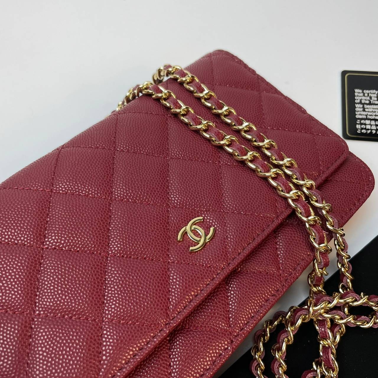 VIP 】หนังแท้ CHANEL WOC style โทนสีพาสเทล กระเป๋าสะพายทรงสวยตลอดกาล วัสดุหนังลายคาเวียร์ เนื้อนุ่ม อยู่ทรงคุณภาพดีตามแบบฉบับของแบรนด์ น้ำหนักเบา ด้านหน้ามีโลโก้แบรนด์อะไหล่หรู มีช่องใส่บัตร ใส่ของจุกจิก เปิดปิดด้วยฝาปิดกระดุม ซับในหนัง ตัวจริงสวยมากๆถูกใจ