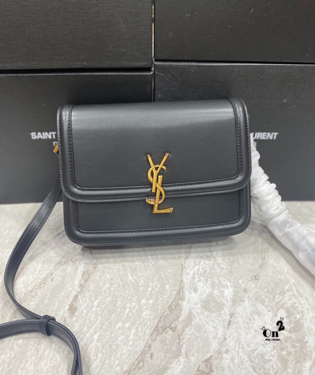 ไอเท็มขึ้นแท่น the best seller!! YSL SOLFERINO SATCHEL LEATHER / YSL crossbody bag กระเป๋าสะพายข้าง โลโก้โดดเด่น ดีเทลดูแพงด้วยตัวล็อค ใช้งานง่าย แน่นหนา งานหนังสวยเต็มใบ ภายในเป็นช่องโล่ง ใส่ของสำคัญได้เลยสบายๆ สายสะพายครอส ปรับใช้ได้ตามตัว ใบจริงสวยคม ร