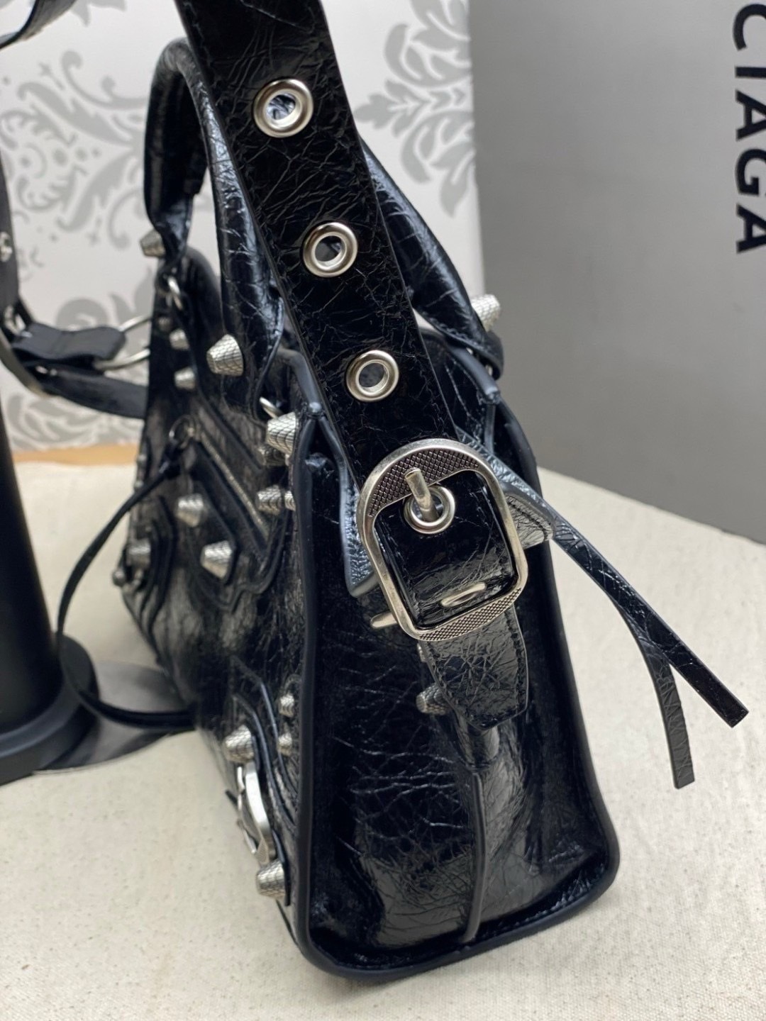 Balenciaga Neo Cagole XS Handbag in black Arena กระเป๋าสะพายรุ่นยอดนิยม สวยเท่ เกรดออริ 1:1 สลับแท้ ใช้งานต่างประเทศได้