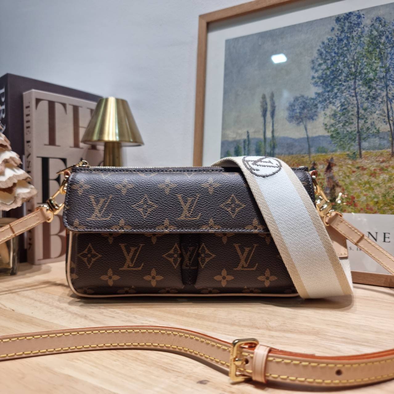 LV vivacite bag กระเป๋าสะพายมัลติ สายหนังครอสบอดี้ ปรับได้ตามต้องการ