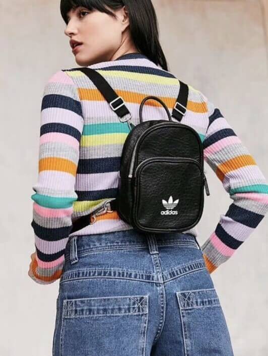 New !!! Adidas Mini Backpack Bag 2018 กระเป๋าทรง sport ขนาดน่ารัก ขึ้นลายสวย หนังนิ่ม ด้านหน้ามีช่องซิปหนึ่งช่อง ใส่ของจุกจิกได้เยอะ ช่องซิปหลักด้านในโล่ง ใส่ของจุ มีอีก 1 ช่องเล็กให้ใส่ของได้ รุ่นนี้มาพร้อมสายยาว2สาย ปรับรูปแบบการใช้งานได้หลากหลาย ถอดออก