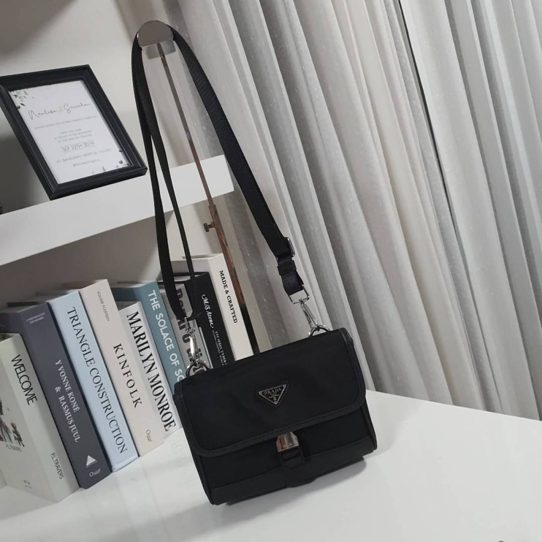 พรีเมี่ยมกิ๊ฟแท้ 100% FOR MEN COMING NOW!!! กระเป๋าทรง MESSENGER ใบเล็กกับ PRADA CROSSBODY NYLON BAG