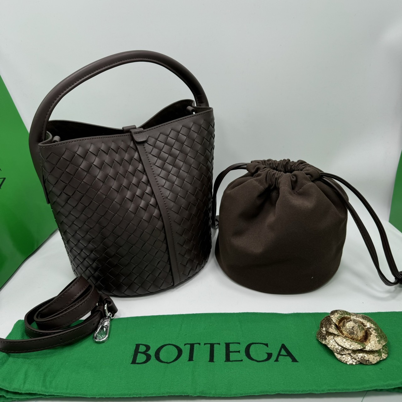 BOTTEGA MINI CABAT LEATHER TOTE BAG 19cm กระเป๋าสะพายขนาดมินิ พร้อมใบลูก ดีไซส์สานเป็นเอกลักษณ์ หนัง nappa นิ่มสวยงาม