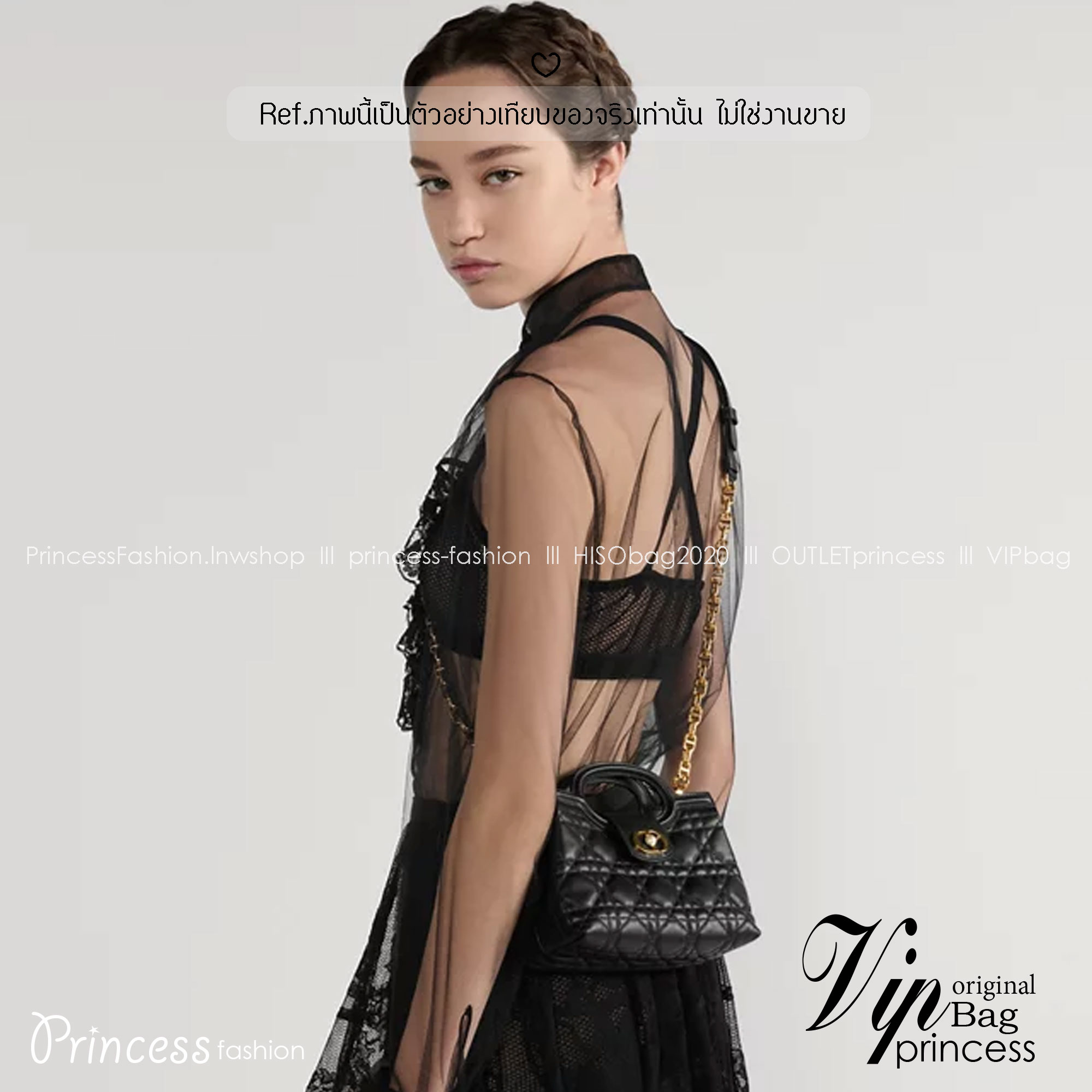 ORI หนังแท้ | Dior Jolie Top Handle Mini Bag กระเป๋าสะพายโจลี่ไซส์มินิหูจับในตัว ดีไซน์หรูหรา โดดเด่นด้วยฝาพับโลหะสีทอง ประดับมุกเรซินสีขาว มาพร้อมสายโซ่มีหนังรองบ่า สะพายไหล่หรือสะพายข้างได้ ทั้งกลางวันและกลางคืน