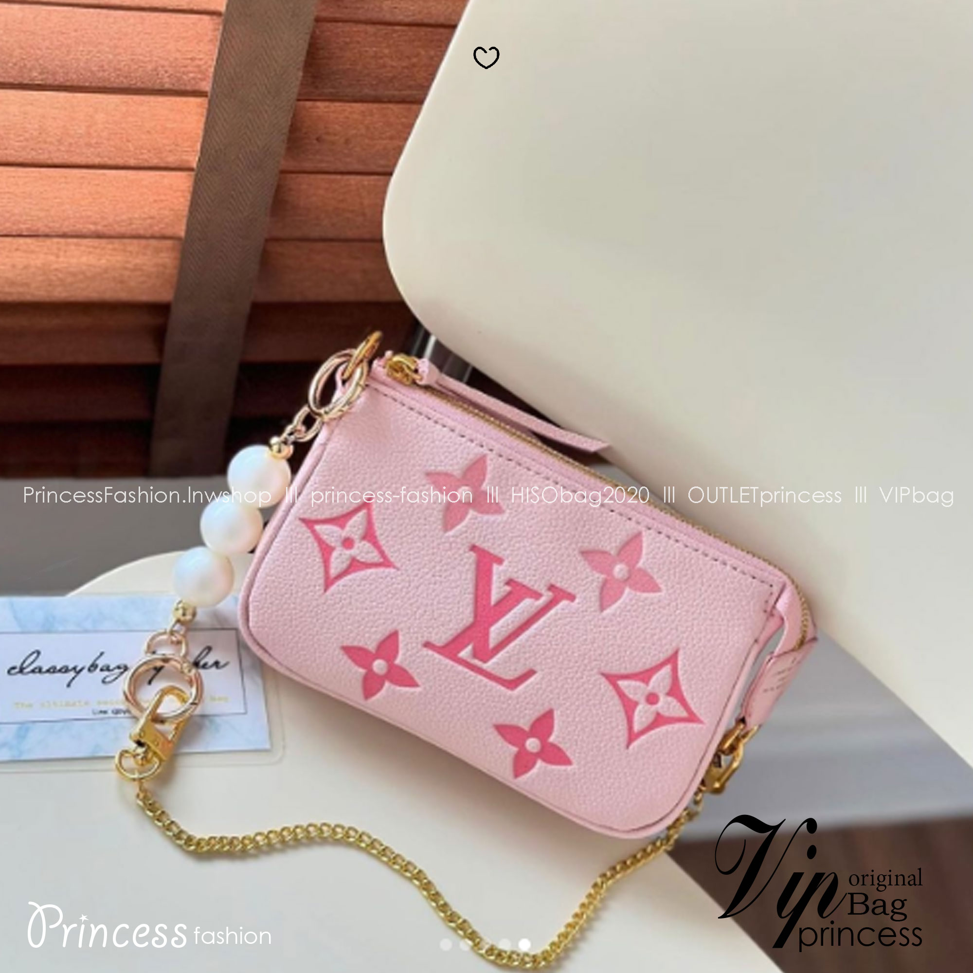 LV Mini Pochette Accessoires กระเป๋าทรงพอชไซส์มินิน่ารัก สวยงามน่าหลงใหล มาพร้อมสายโซ่ประดับมุกและหัวใจ สุดคุ้มปรับใช้ได้ตามต้องการ ถือออกงานดูแพง แมชชุดน่ารัก ได้ใบนี้ไปคุ้มแน่นอนค่ะ