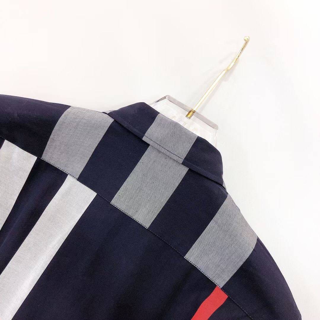 BURBERRY SHIRT / BURBERRY LONG SLEEVE VINTAGE CHECK SHIRT เสื้อเชิ้ตแขนยาวแบรนด์เบอเบอรี่ ลายสก็อตสุด classic เรียบหรู ดูดี ภูมิฐานมากๆค่ะ สินค้านำเข้าคุณภาพเทียบแท้ งานสวยเทพ เนื้อผ้าอย่างดี เป๊ะมาก รับประกันความพอใจเลยนะคะ ใส่เป็นเชิ้ตติดกระดุมเนี๊ยบๆ ห