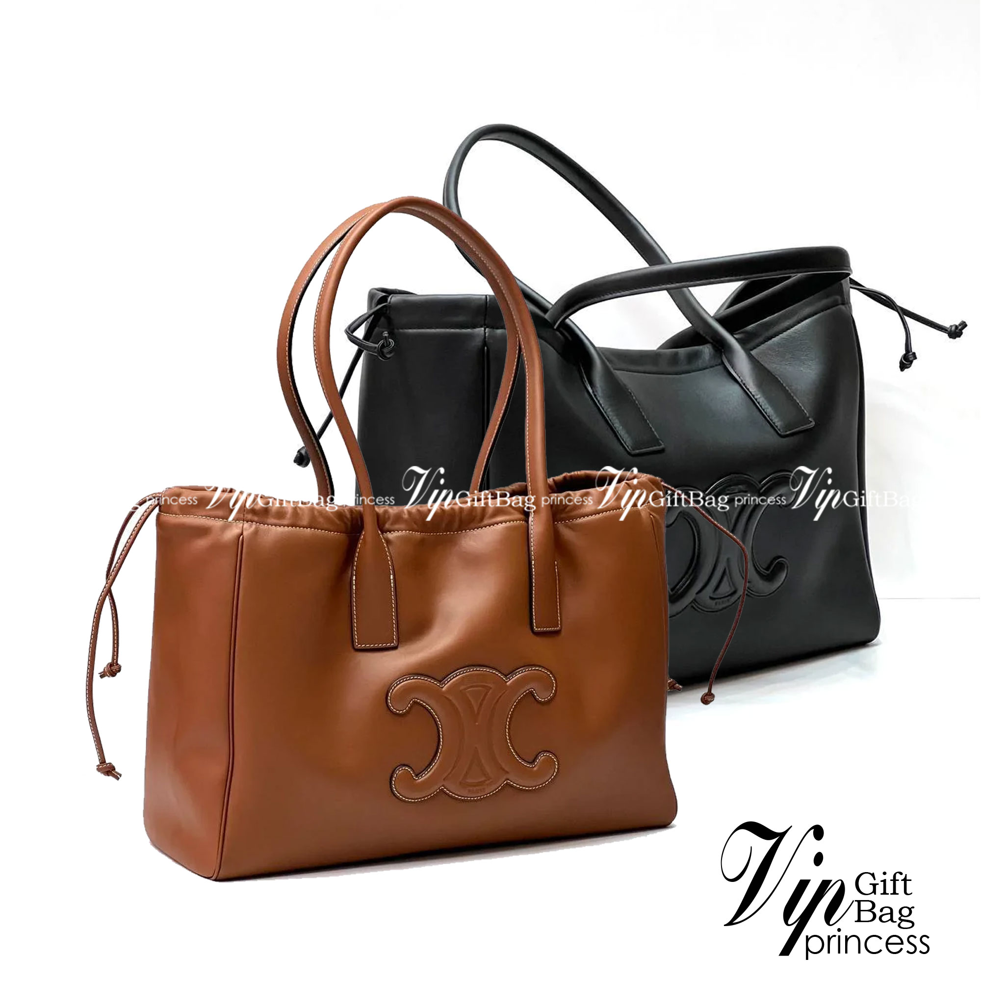 Celine cabas drawstring cuir triomphe in Smooth Calfskin / celine shopping bag เป็นกระเป๋าที่ดีไซน์คลาสสิก เรียบหรู ไม่ตกยุค โดดเด่นเพราะมีโลโก้อยู่ตรงกลาง ออกแบบมาให้ใส่ของใช้ในชีวิตประจำวัน ซึ่งคุณสามารถใช้เป็นกระเป๋าถือหรือสะพายไหล่ก็ล้วนเก๋และมีความคล